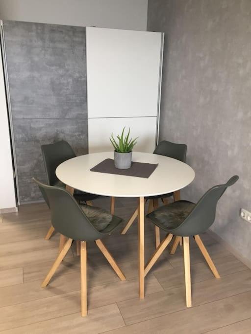 Modern Eingerichtetes Apartment Naehe Hauptbahnhof Braunschweig Luaran gambar